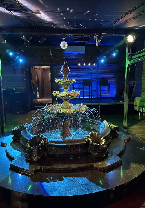 Мелеуз қаласының жалаңаш қыздары